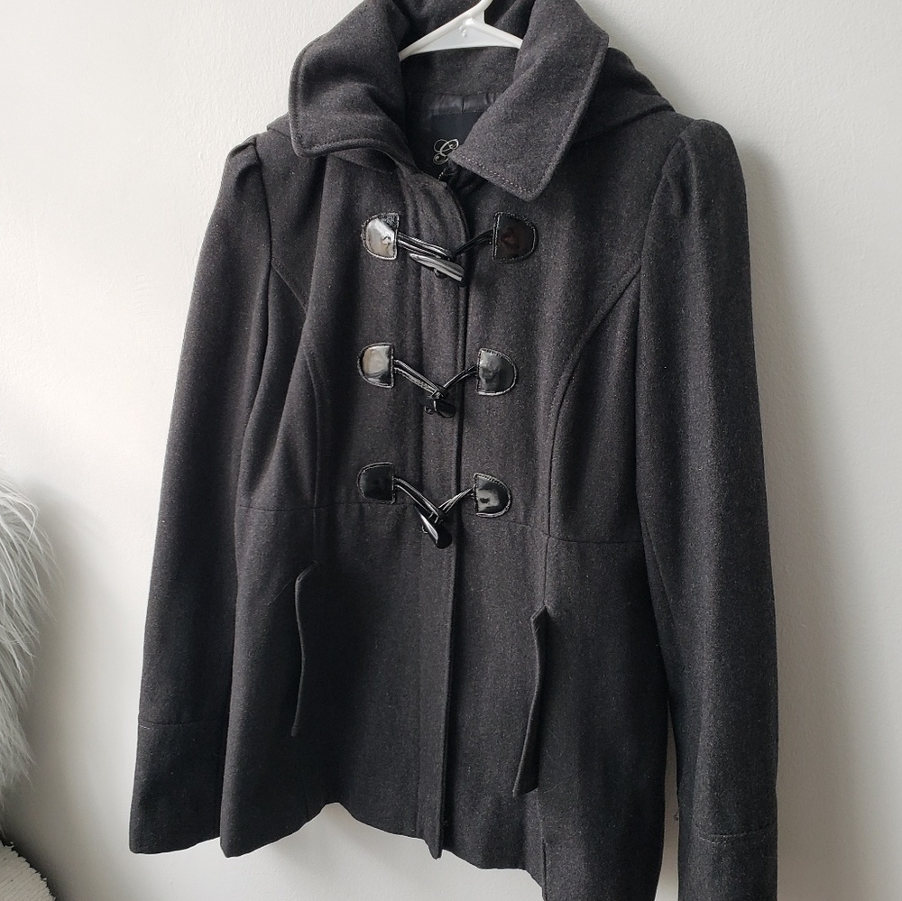 Wool coat w/ detachable hood. GUESS. Zip-up. Size M